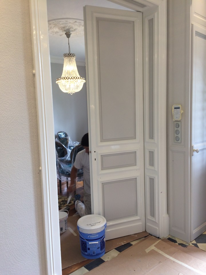 Classic details, manor doors.